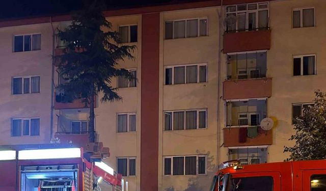 Bolu’da 5 katlı apartmanda yangın paniği