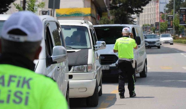 Bolu’da polis kurala uymayan sürücülere göz açtırmıyor: Milyonlarca lira ceza