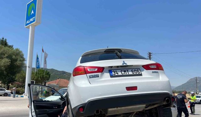 Burdur-Antalya Karayolu’nda iki otomobil çarpıştı: 2’si çocuk 5 yaralı
