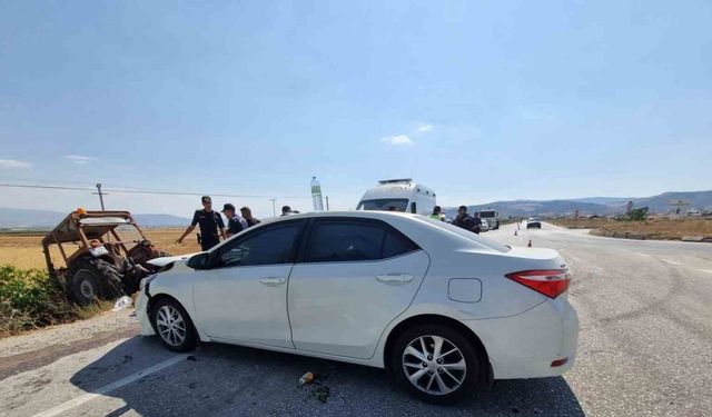 Burdur-Fethiye kara yolunda traktör ile otomobil çarpıştı: 5 yaralı