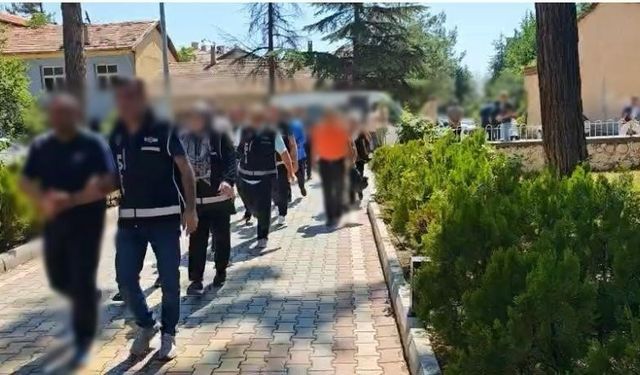 Burdur merkezli 3 ilde düzenlenen operasyonla uyuşturucu ve fuhuş çetesi çökertildi