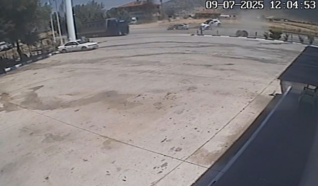 Burdur’da 2’si çocuk 5 kişinin yaralandığı kaza anı görüntüleri ortaya çıktı