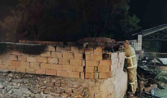 Burdur’da ağılda çıkan yangında 10 küçükbaş hayvan telef oldu