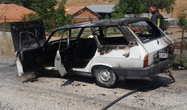 Burdur’da seyir halindeki araç yandı
