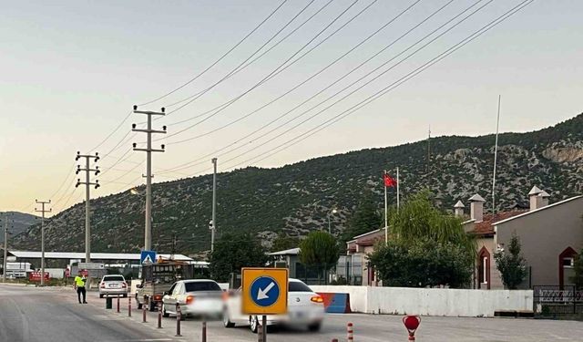 Burdur’da tarifesiz yolcu taşımacılığına yönelik denetimlerde 15 araç trafikten men edildi