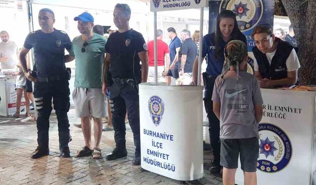 Burhaniye Polisi Kitap Fuarını fırsata çevirdi