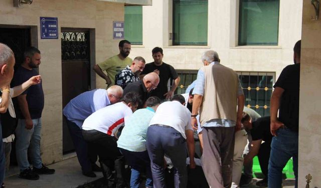 Cami şadırvanında ölü bulundu