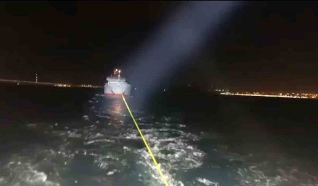Çanakkale Boğazı’ndan geçen genel kargo gemisi makine arızası yaptı