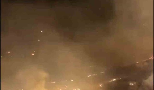 Çanakkale’de çıkan orman yangınında yoğun rüzgar ve alevlerle mücadele devam ediyor