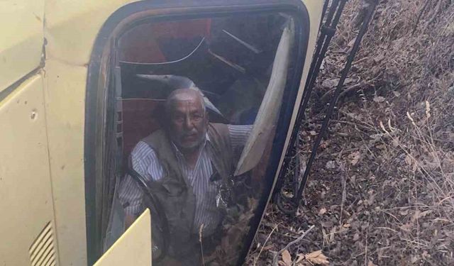 Çanakkale’de takla atan araçta sıkışan sürücü kurtarıldı