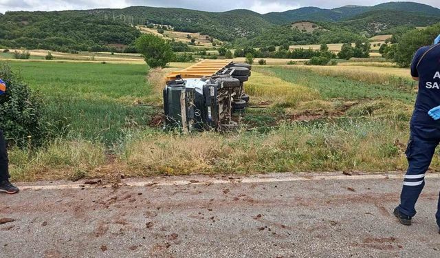 Devrilen kamyonun sürücüsü hayatını kaybetti