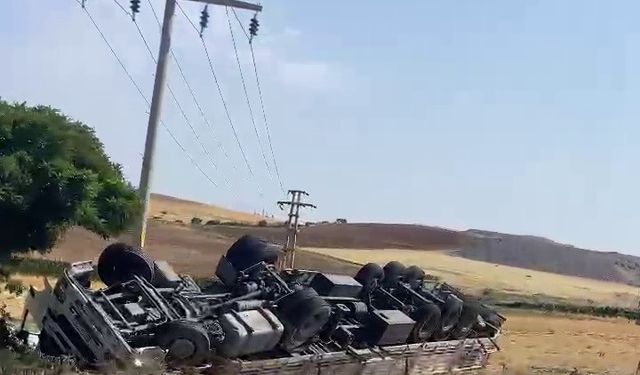 Devrilen kamyonun sürücüsü yaralandı