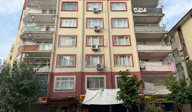 Diyarbakır’da depremde hasar alan bina boşaltıldı
