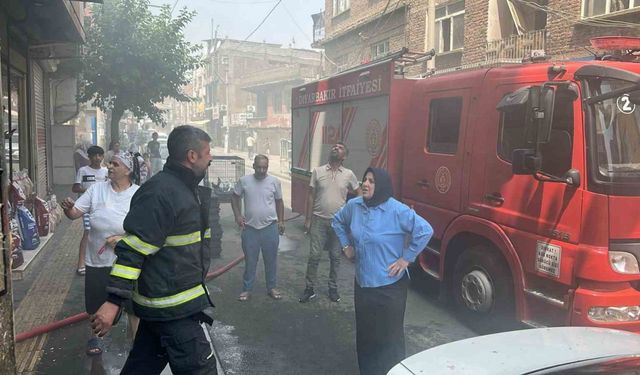 Diyarbakır’da ev yangını: Cadde dumanla kaplandı