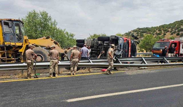 Diyarbakır’da yangın söndürmeye giden itfaiye eri kazada hayatını kaybetti