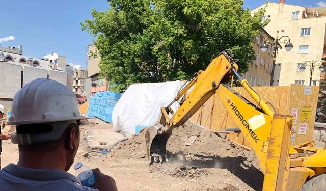 Doğalgaz borusu delindi, vatandaşlar büyük korku yaşadı