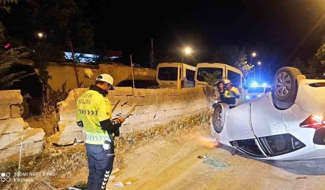 Duvara ve başka bir araca çarpıp takla attı, araçtan çıkıp kayıplara karıştı