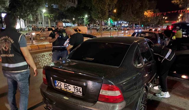 Edirne’de trafik ve asayiş denetimi: 6 araç trafikten men edildi