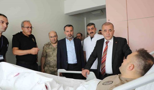Elazığ’da il protokolü çatışmada yaralanan polisi ziyaret etti