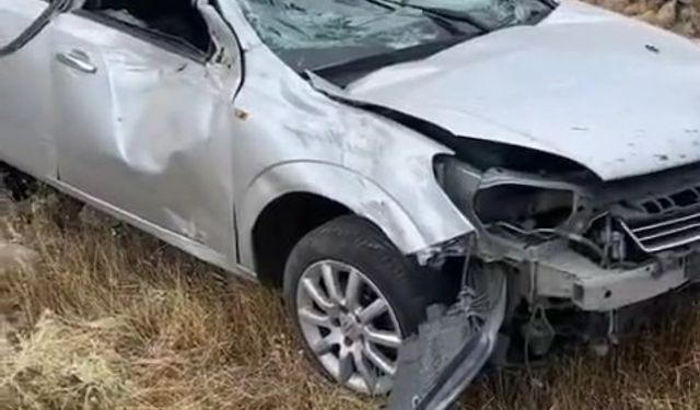 Elazığ’da otomobil şarampole yuvarlandı: 2 yaralı