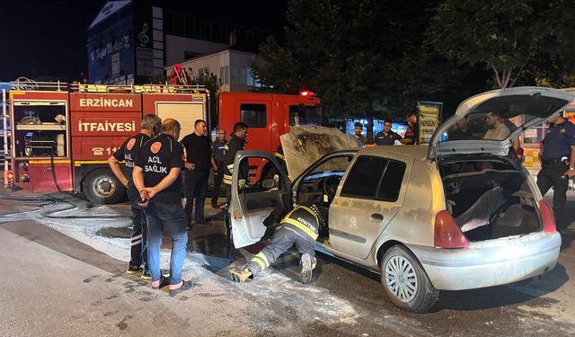 Erzincan’da gece saatlerinde korkutan araç yangını