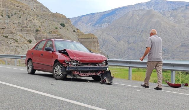 Erzurum’da trafik kazası, emniyet kemeri hayat kurtardı