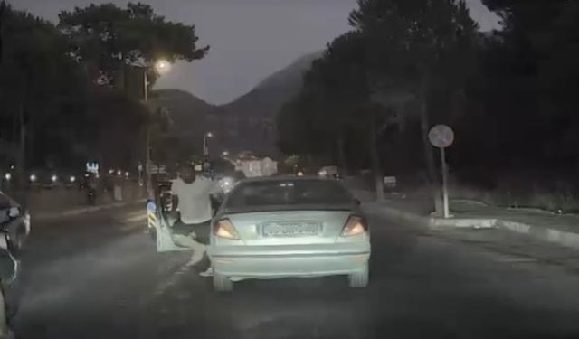 Fethiye’de trafikteki gerginlik araç kamerasına yansıdı