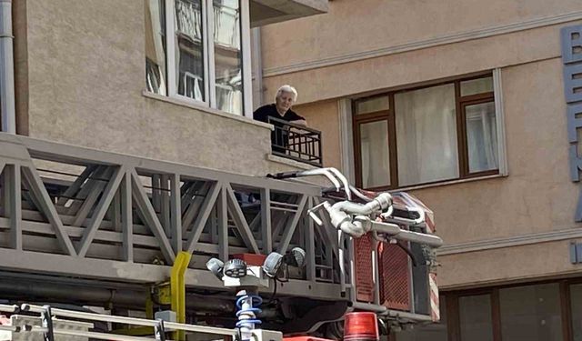Fırın bacasında yangın çıktı, mahalleli o anları endişeyle izledi