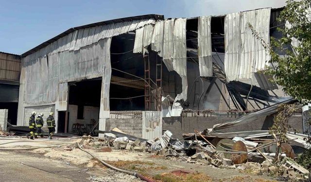 Gaziantep’te halı fabrikasındaki yangın söndürüldü