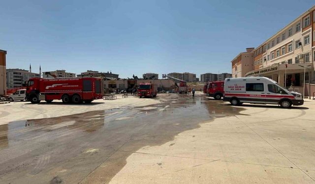 Gaziantep’te meslek lisesindeki yangın söndürüldü