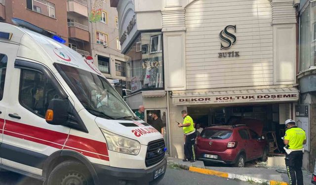 Giresun’da otomobil dükkana girdi: 1 yaralı