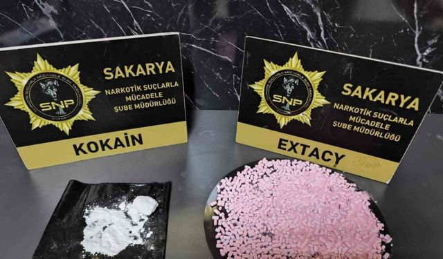 Gişelerde uyuşturucuyla yakalan 2 şüpheliye gözaltı