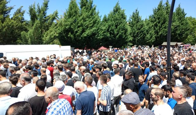 Gölde boğulan genç, gözyaşlarıyla son yolculuğuna uğurlandı