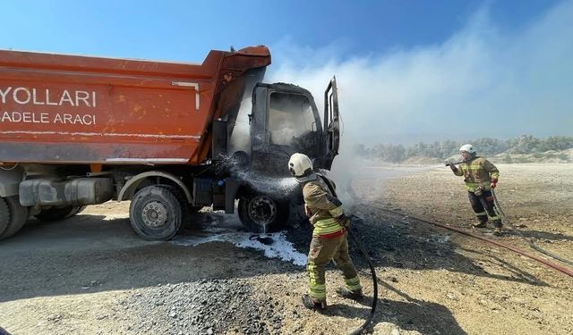 Hatay’da ağır tonajlı kamyonda çıkan yangın söndürüldü