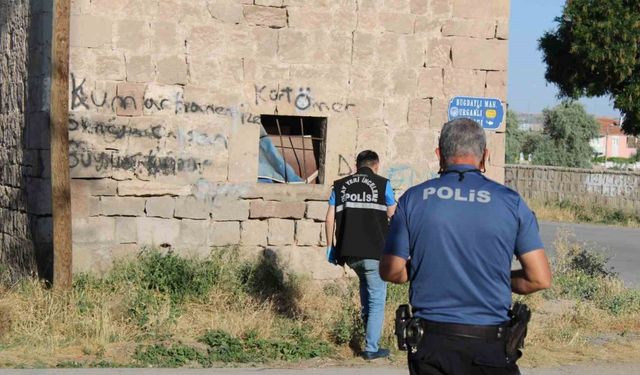 Husumetli iki grup arasında bıçaklı kavga: 1’i ağır 4 yaralı
