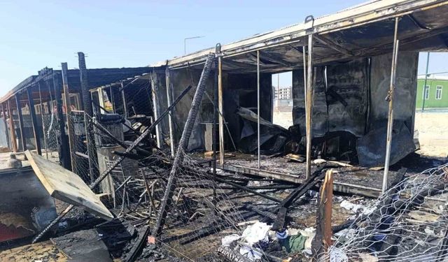 İki iş yeri yanarak kullanılamaz hale geldi