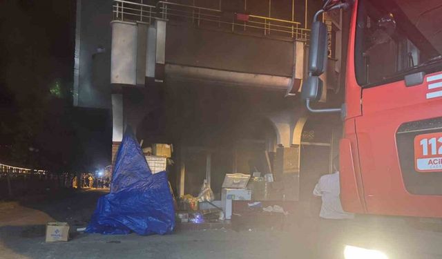 İş yerinde yangın paniği: Dumanlar apartmanı sardı