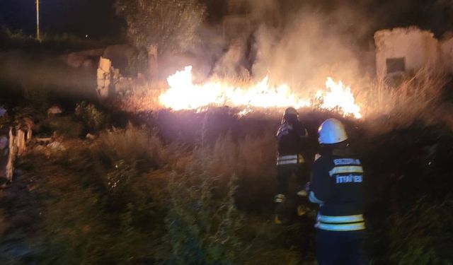 İtfaiyeden anız yangınına zamanında müdahale