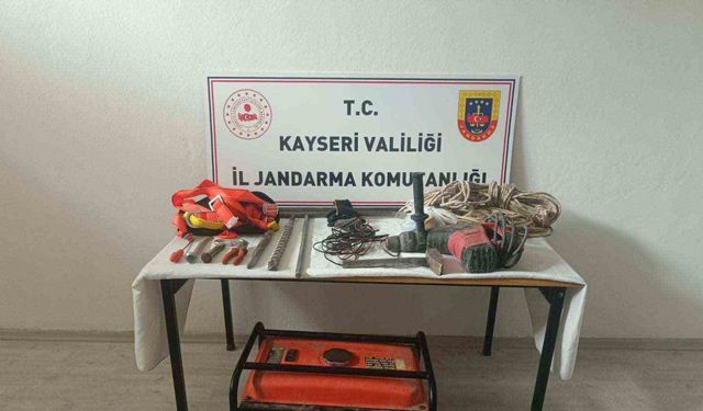 Kaçak kazı yapan 3 kişi yakalandı