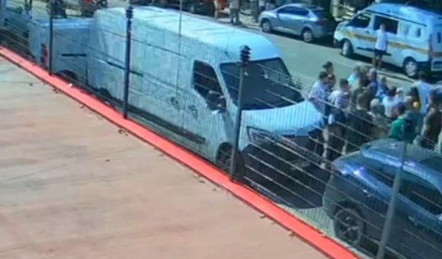 Kadın muhabire görevi başında linç girişimi kamerada: "Paramparça ederiz"