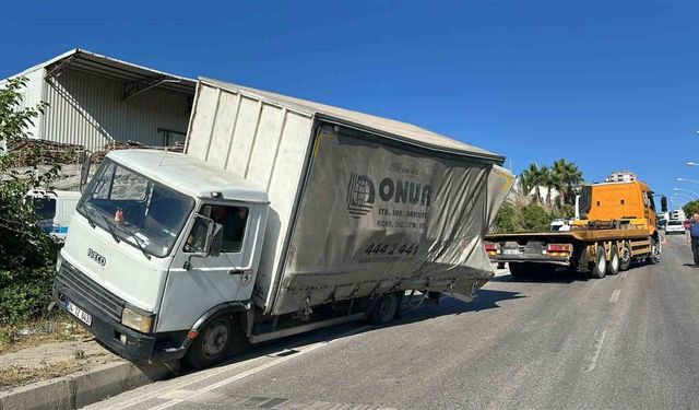Kamyonetin freni patladı, facianın eşiğinden dönüldü