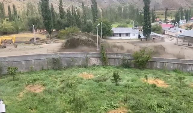 Kars’ta selin geliş anı kamerada