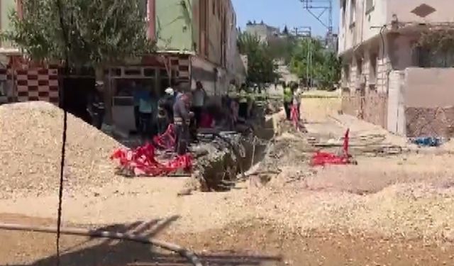 Kilis’te altyapı çalışması sırasında doğalgaz patlaması: Alevler metrelerce yükseğe çıktı