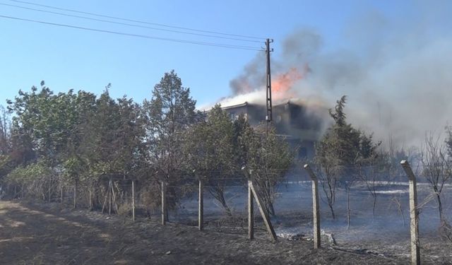 Kırklareli’nde orman yangını: Köye yakın bir ev yandı