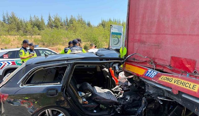 Kırklareli’nde otomobil tırın altına girdi: 2 yaralı