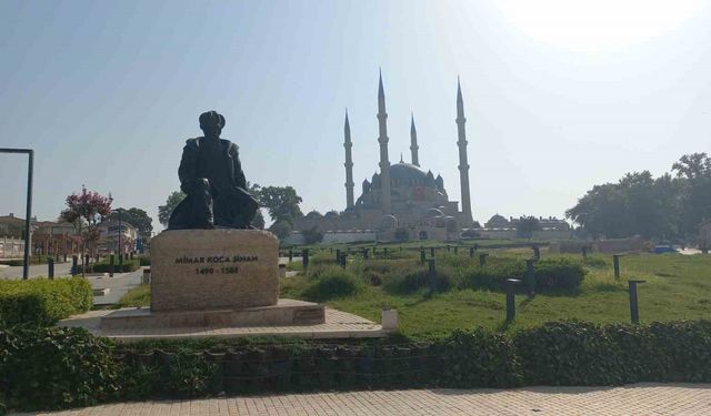Komşuda çıkan yangının dumanı Edirne’ye ulaştı: Görüş mesafesi azaldı, koku evlere kadar girdi
