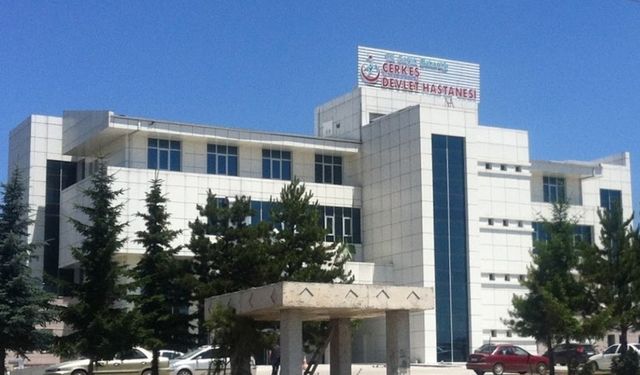 Kontrolden çıkan otomobil traktöre çarptı: 1 ölü, 3 yaralı