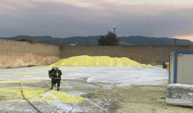 Kükürt deposundaki yangında kimyasal duman paniği