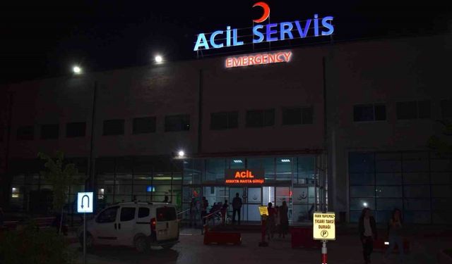 Malatya’da bir kişi ayırmaya çalıştığı kavgada bıçakla ağır yaralandı