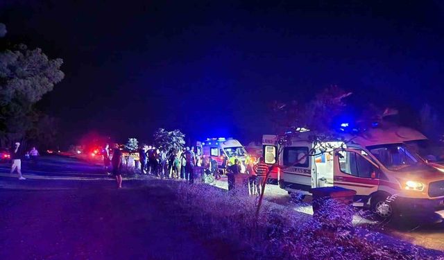 Manisa’da tır elektrikli motosiklete çarptı: 6 yaralı